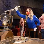 wb-studio-tour-harry-potter-cleaning00010.jpg