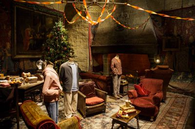 Gryffindor-common-room-dressed-for-Christmas-28429.jpg