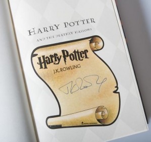 JK_Rowling_signature_Robert_Holland_Photo